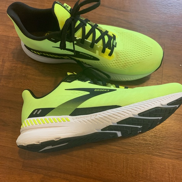 Men’s Brooks running shoes - Picture 3 of 7